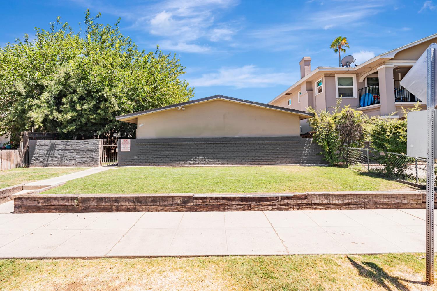 360 N Calaveras St, Fresno, CA 93701