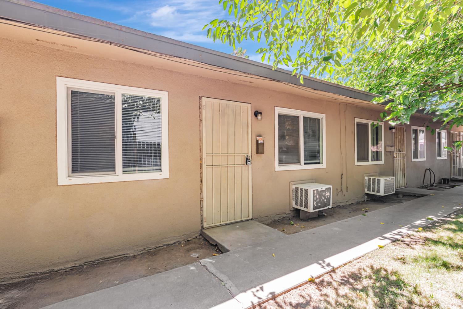 360 N Calaveras St, Fresno, CA 93701