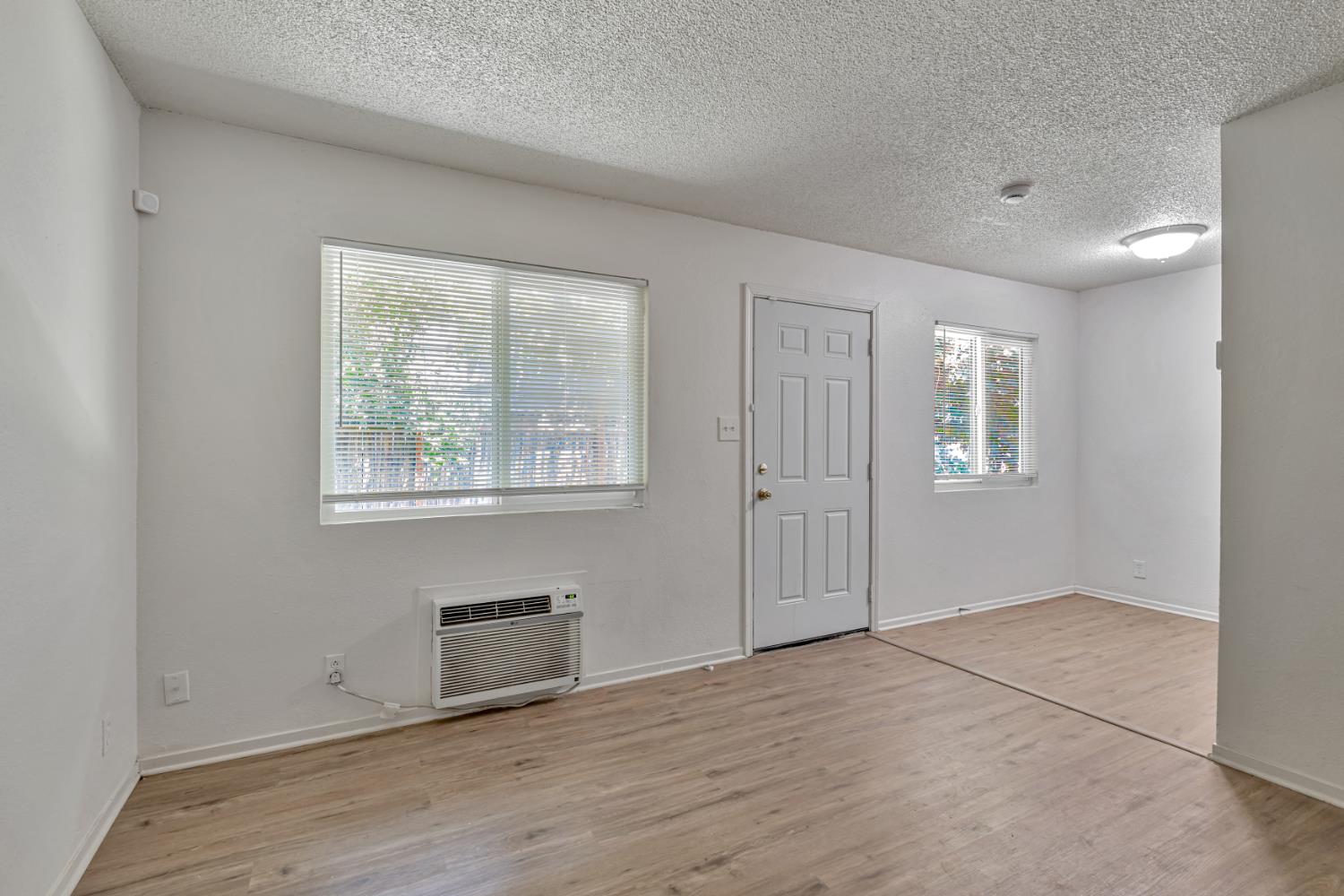 360 N Calaveras St, Fresno, CA 93701