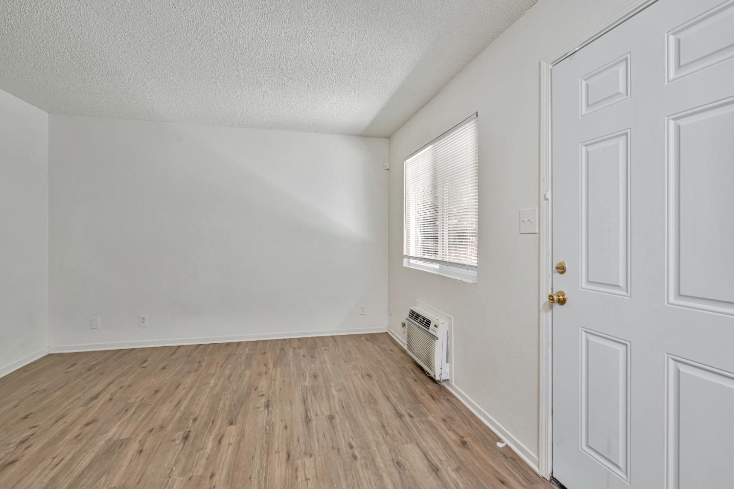 360 N Calaveras St, Fresno, CA 93701