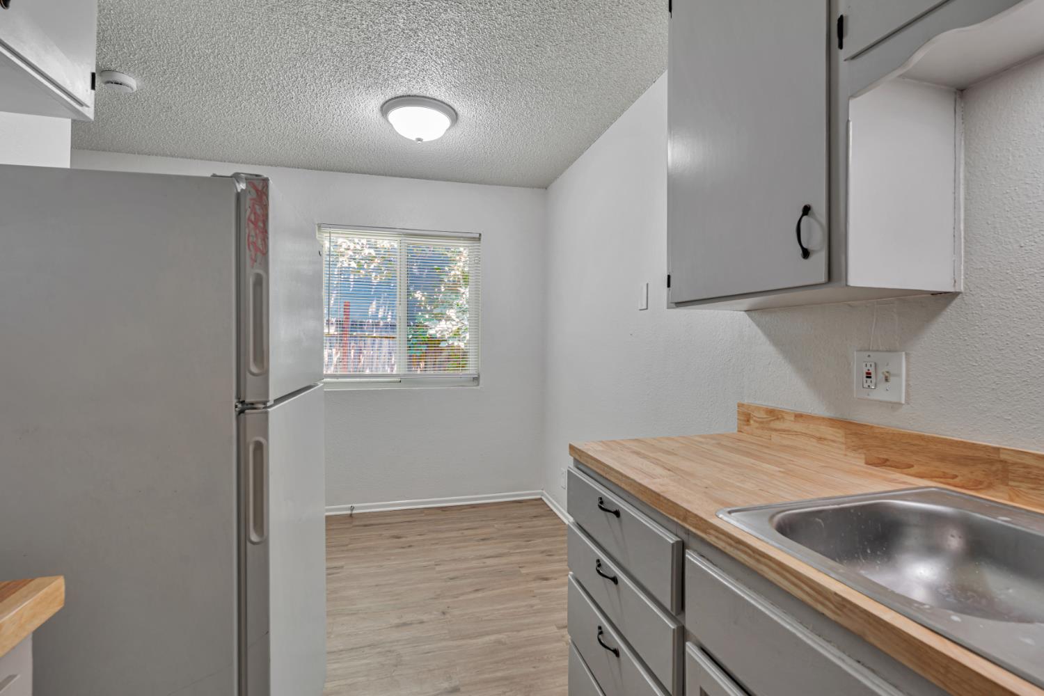 360 N Calaveras St, Fresno, CA 93701
