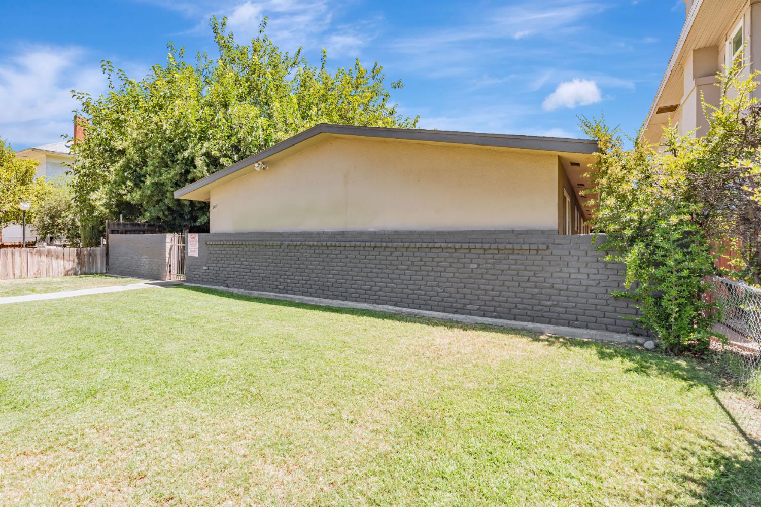 360 N Calaveras St, Fresno, CA 93701