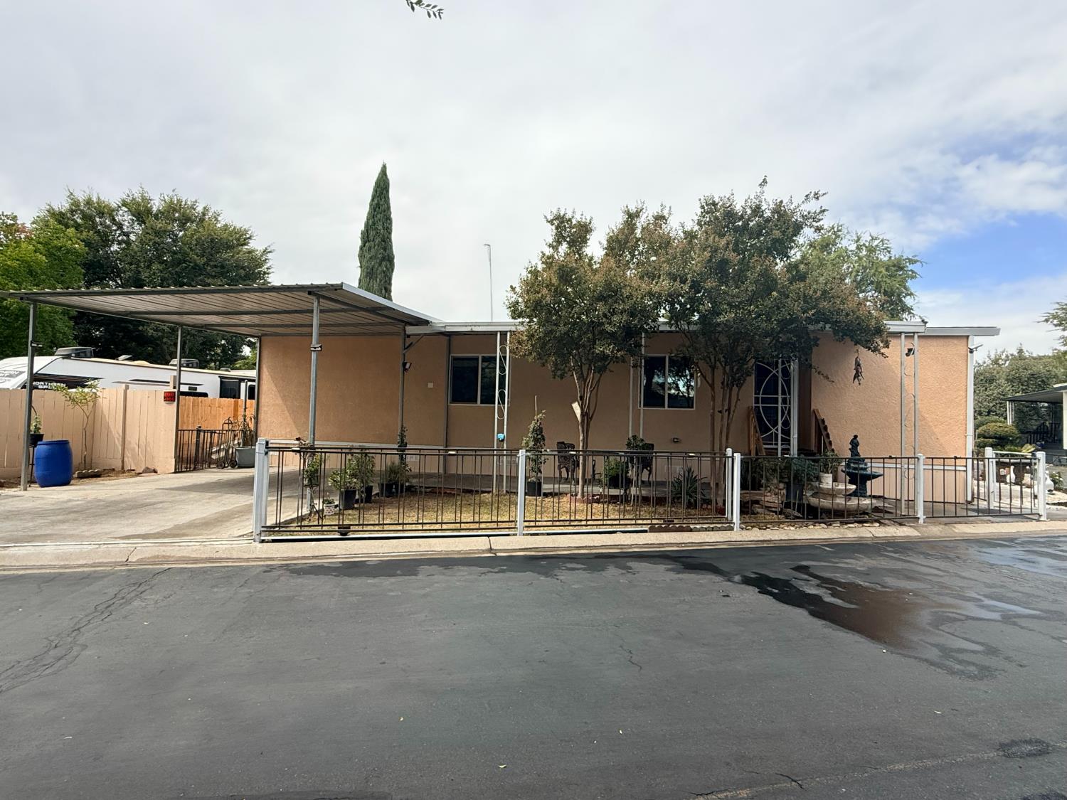 9360 N Blackstone #184, Fresno, CA 93720