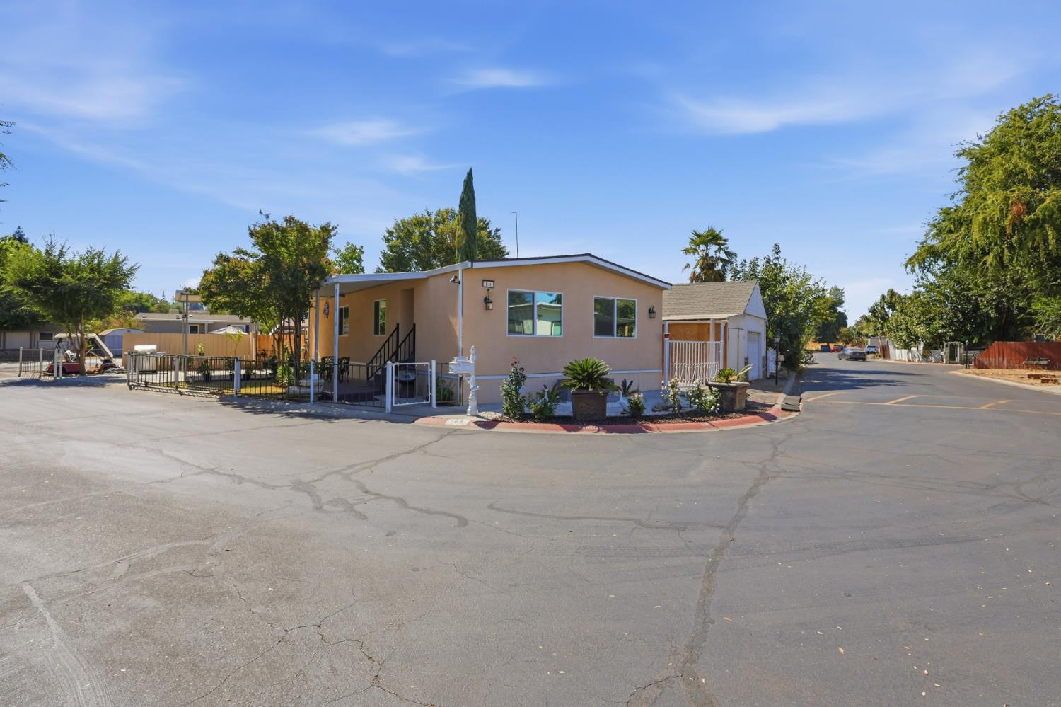 9360 N Blackstone #184, Fresno, CA 93720