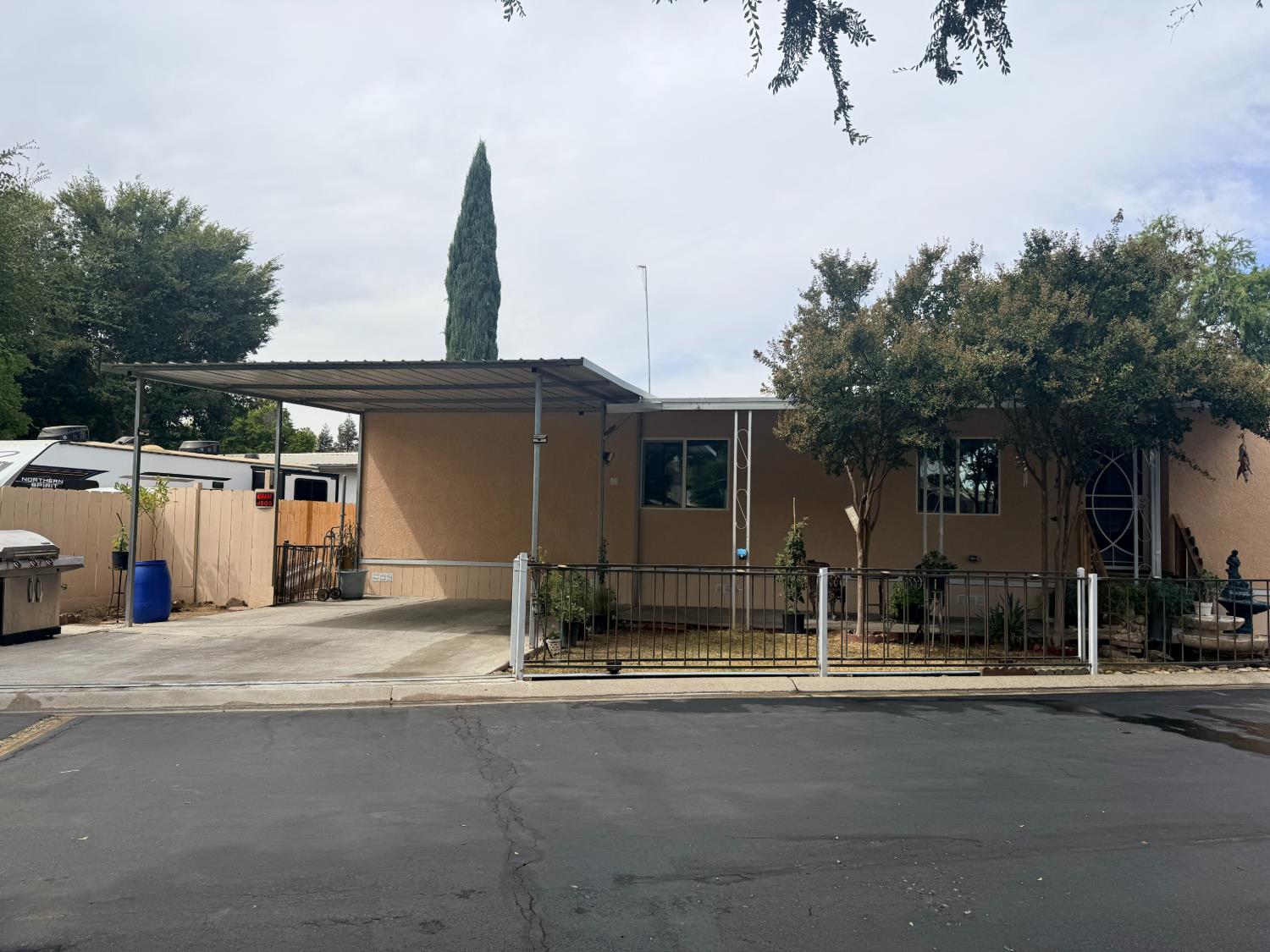 9360 N Blackstone #184, Fresno, CA 93720
