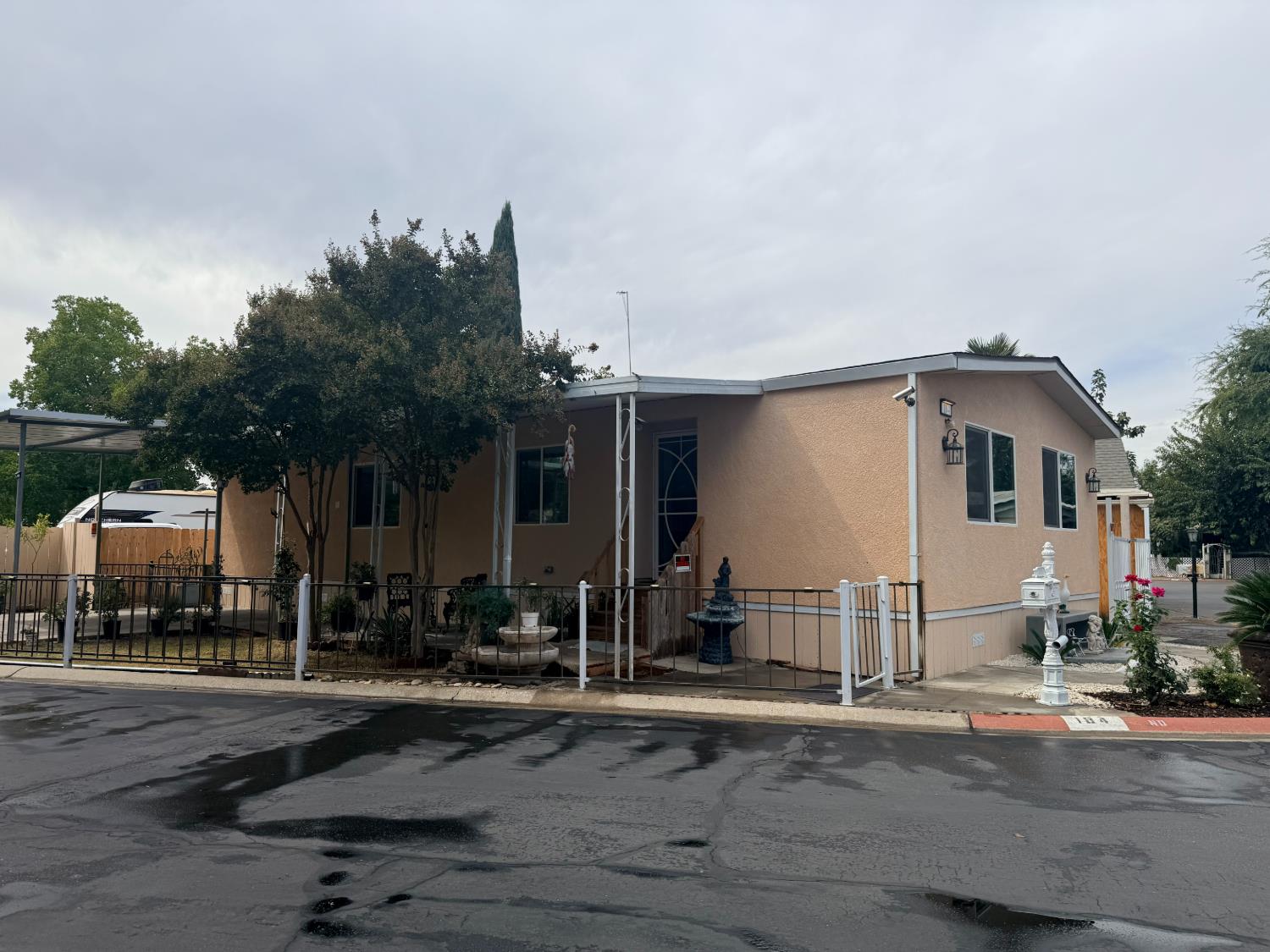 9360 N Blackstone #184, Fresno, CA 93720