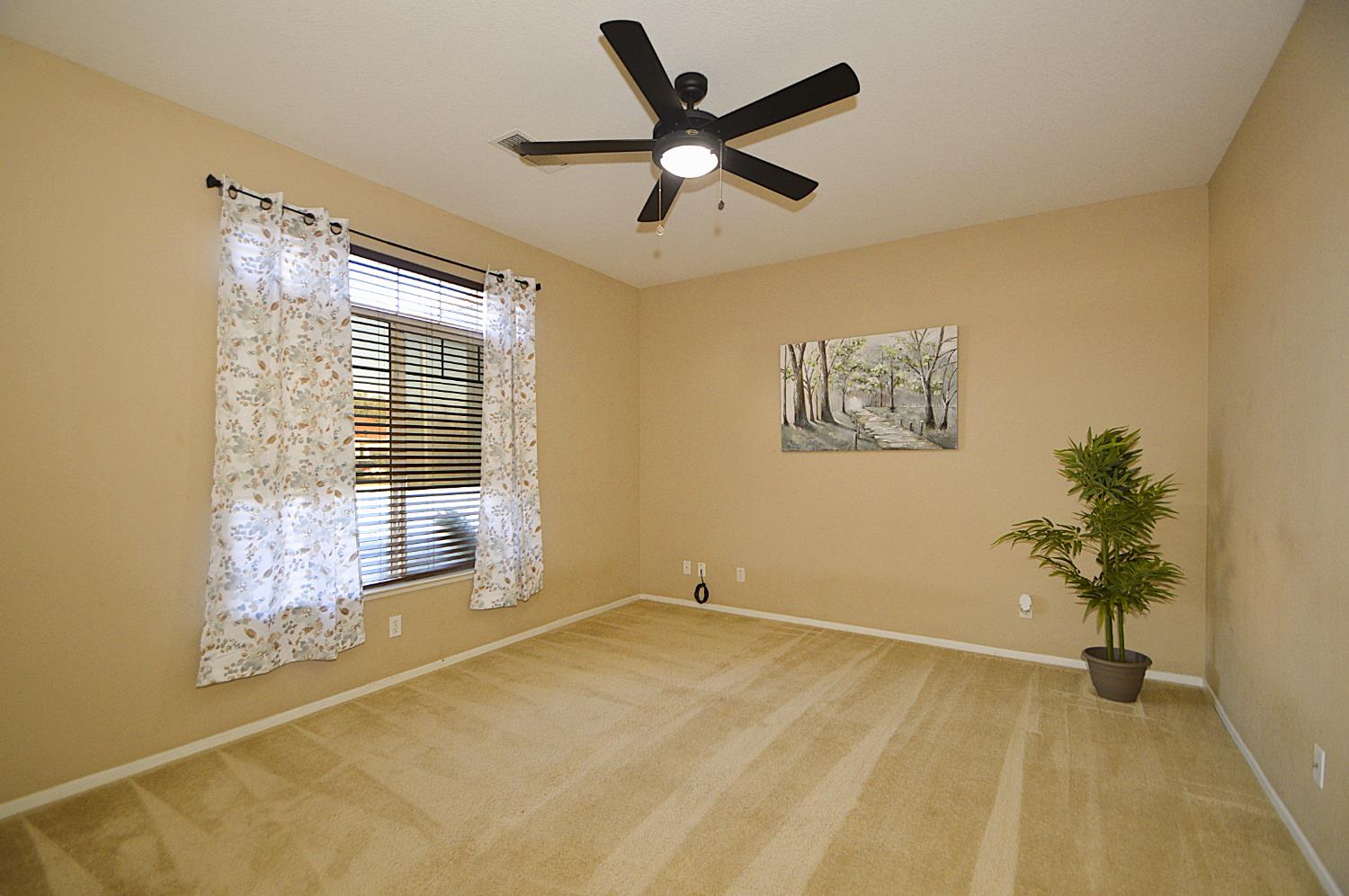 1133 Cousins Ct, Lemoore, CA 93245