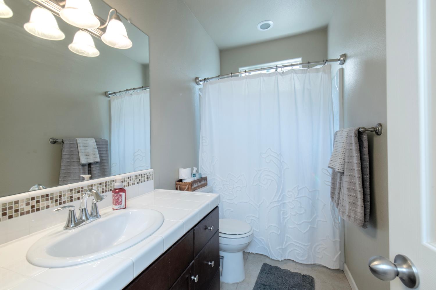 3424 Flint Ave, Clovis, CA 93619