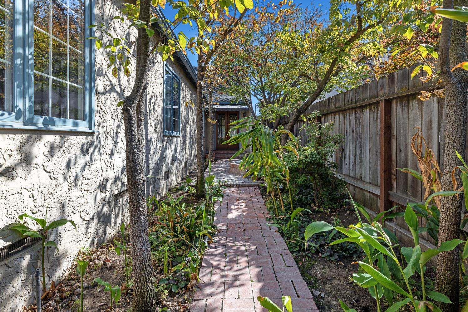 437 E Cornell Ave, Fresno, CA 93704