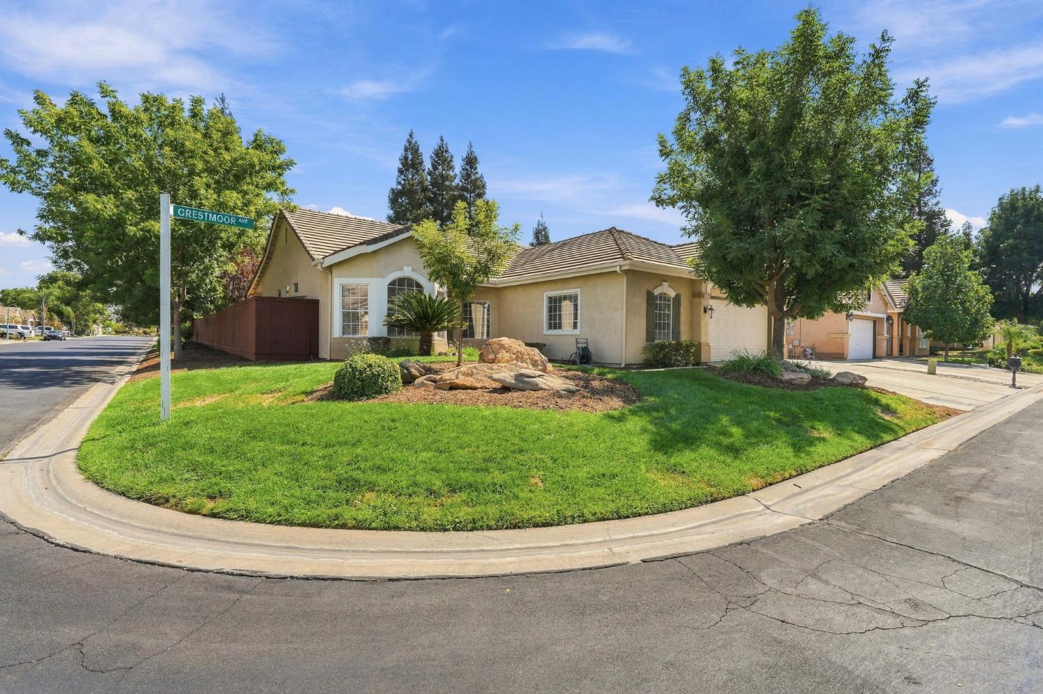 4910 N Crestmoor Ave, Clovis, CA 93619