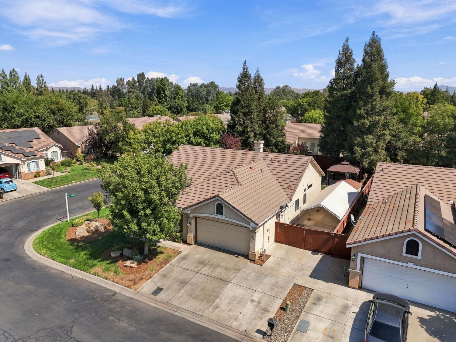 4910 N Crestmoor Ave, Clovis, CA 93619