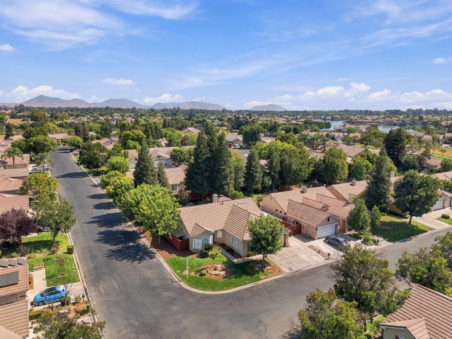 4910 N Crestmoor Ave, Clovis, CA 93619