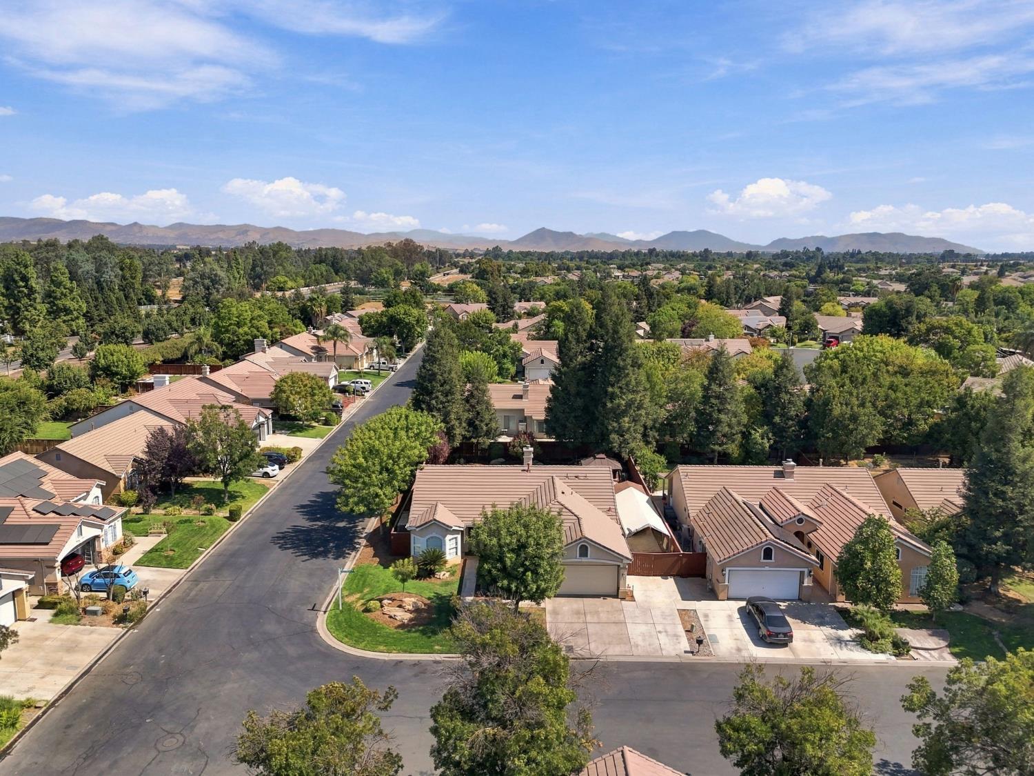 4910 N Crestmoor Ave, Clovis, CA 93619