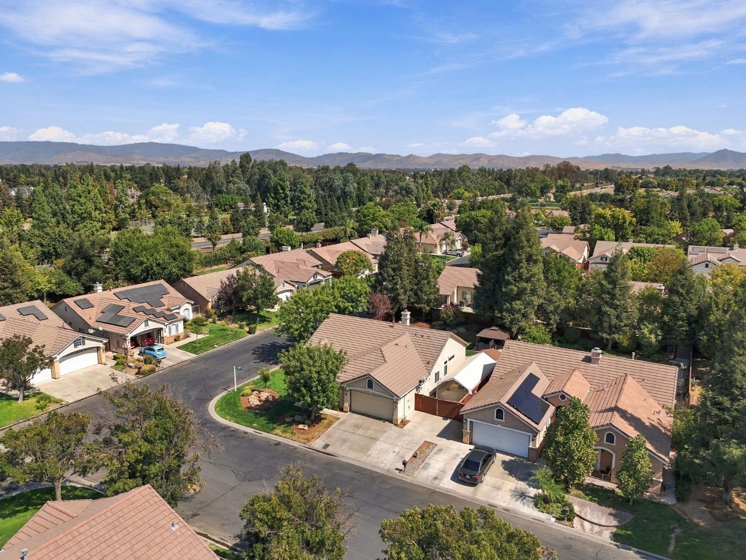 4910 N Crestmoor Ave, Clovis, CA 93619