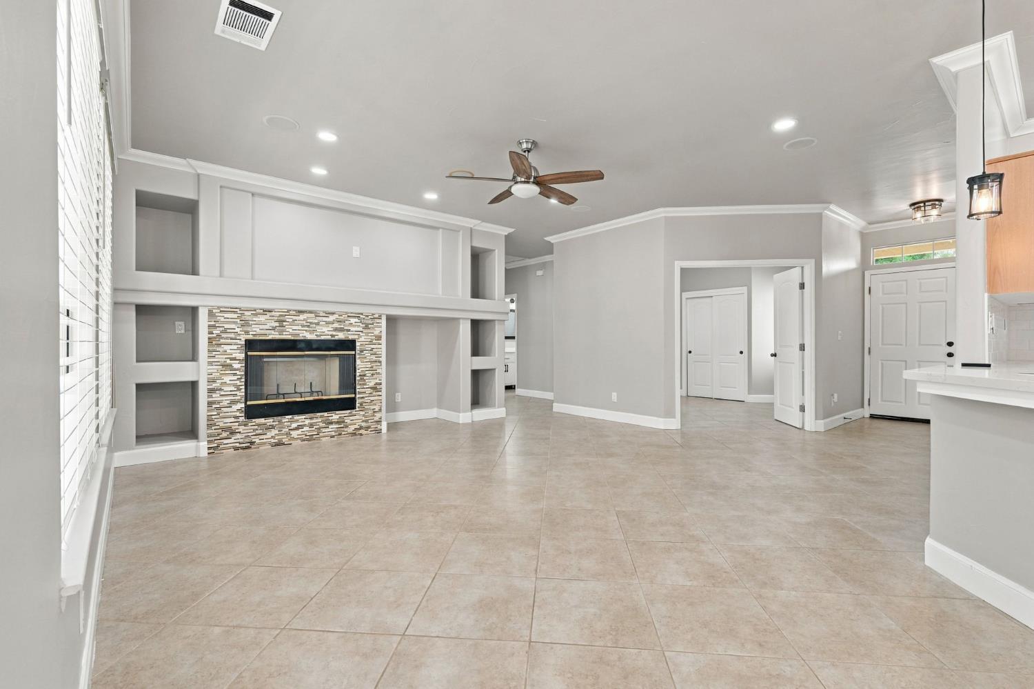 4910 N Crestmoor Ave, Clovis, CA 93619