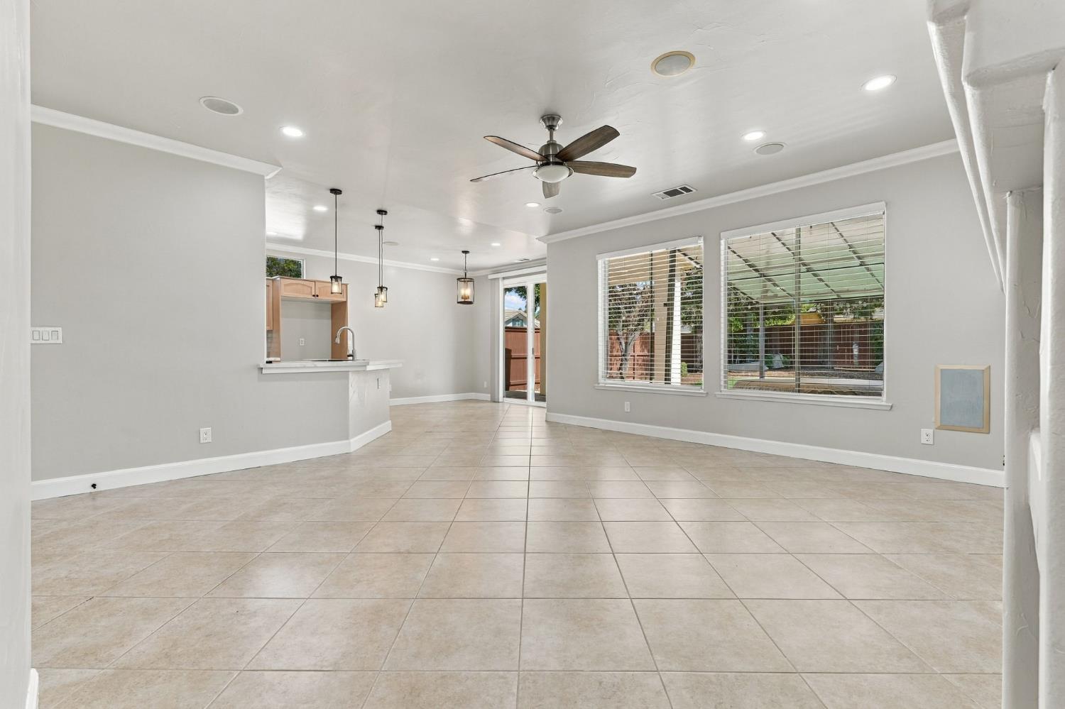 4910 N Crestmoor Ave, Clovis, CA 93619