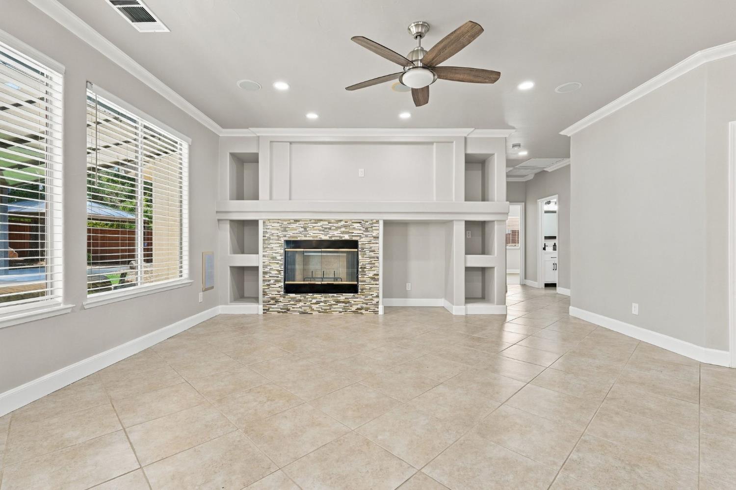 4910 N Crestmoor Ave, Clovis, CA 93619