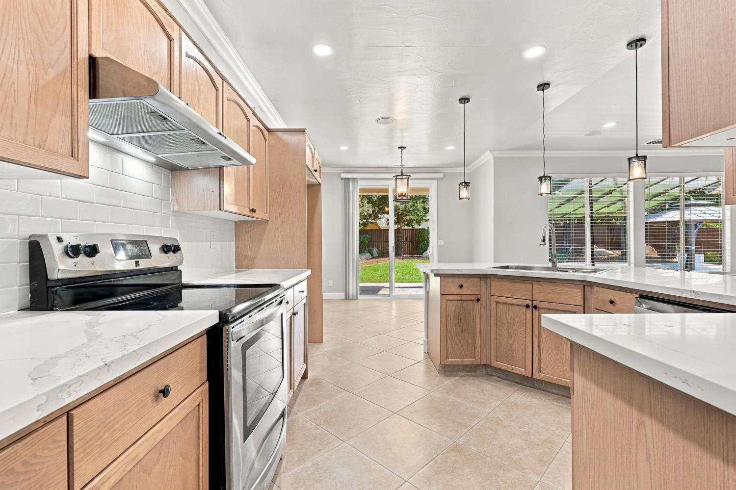 4910 N Crestmoor Ave, Clovis, CA 93619