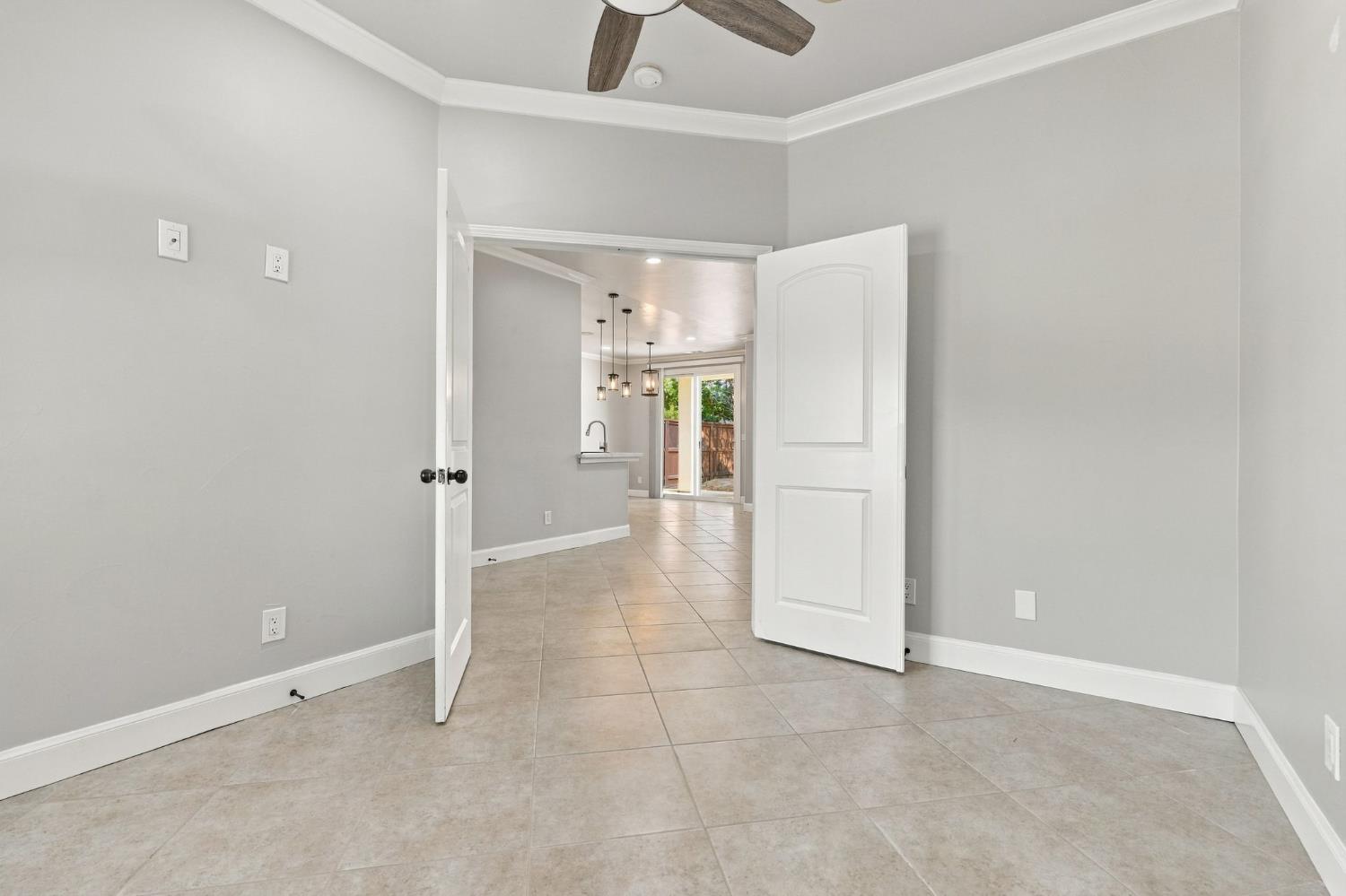 4910 N Crestmoor Ave, Clovis, CA 93619