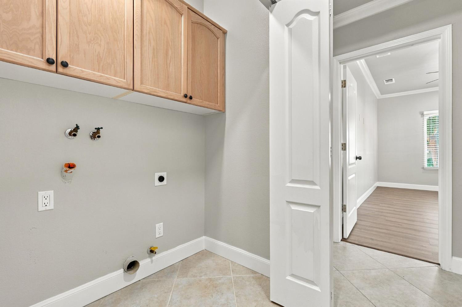 4910 N Crestmoor Ave, Clovis, CA 93619