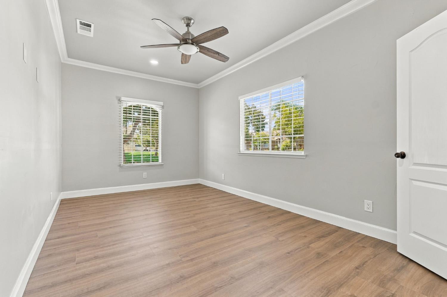 4910 N Crestmoor Ave, Clovis, CA 93619