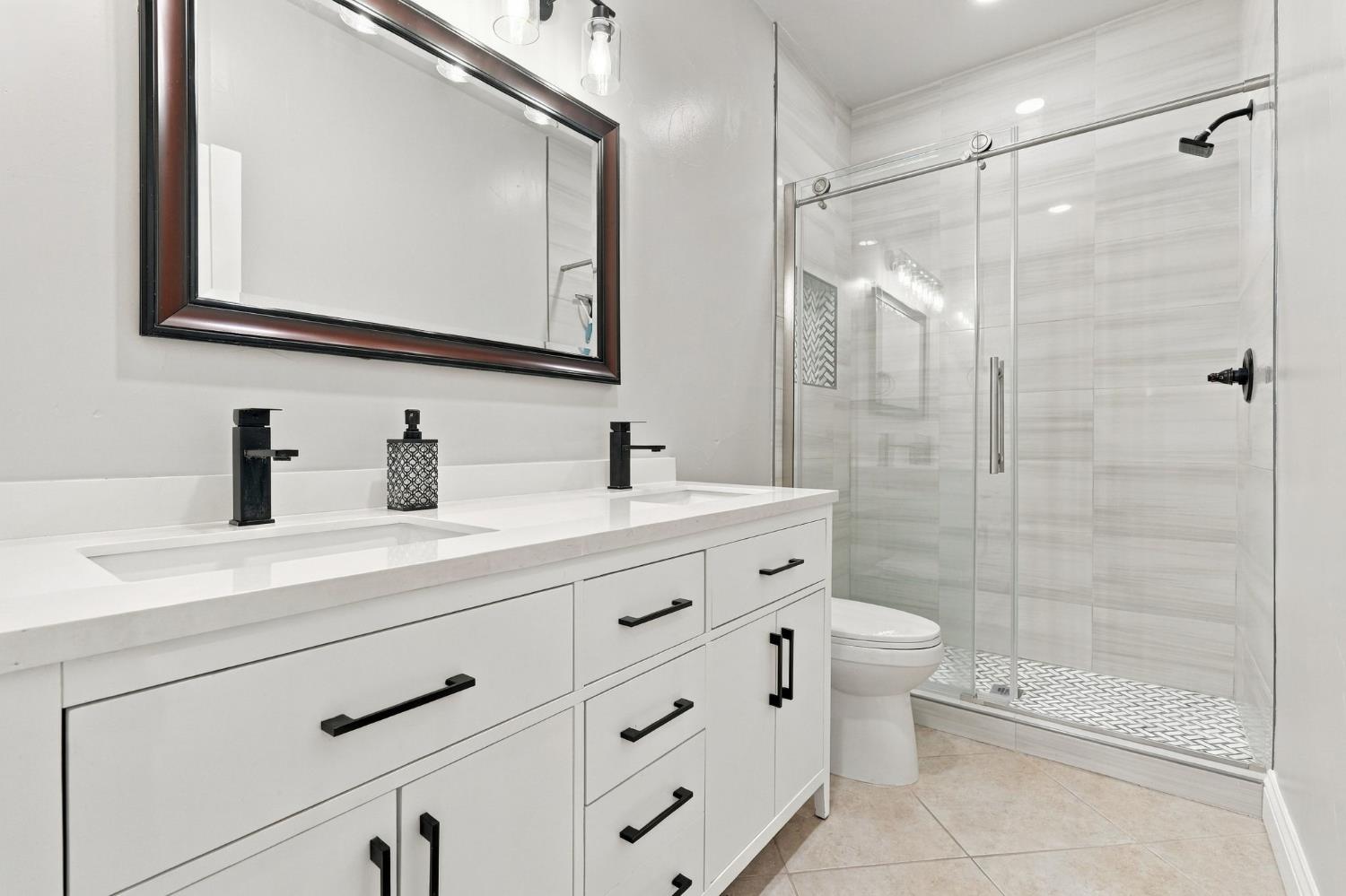 4910 N Crestmoor Ave, Clovis, CA 93619