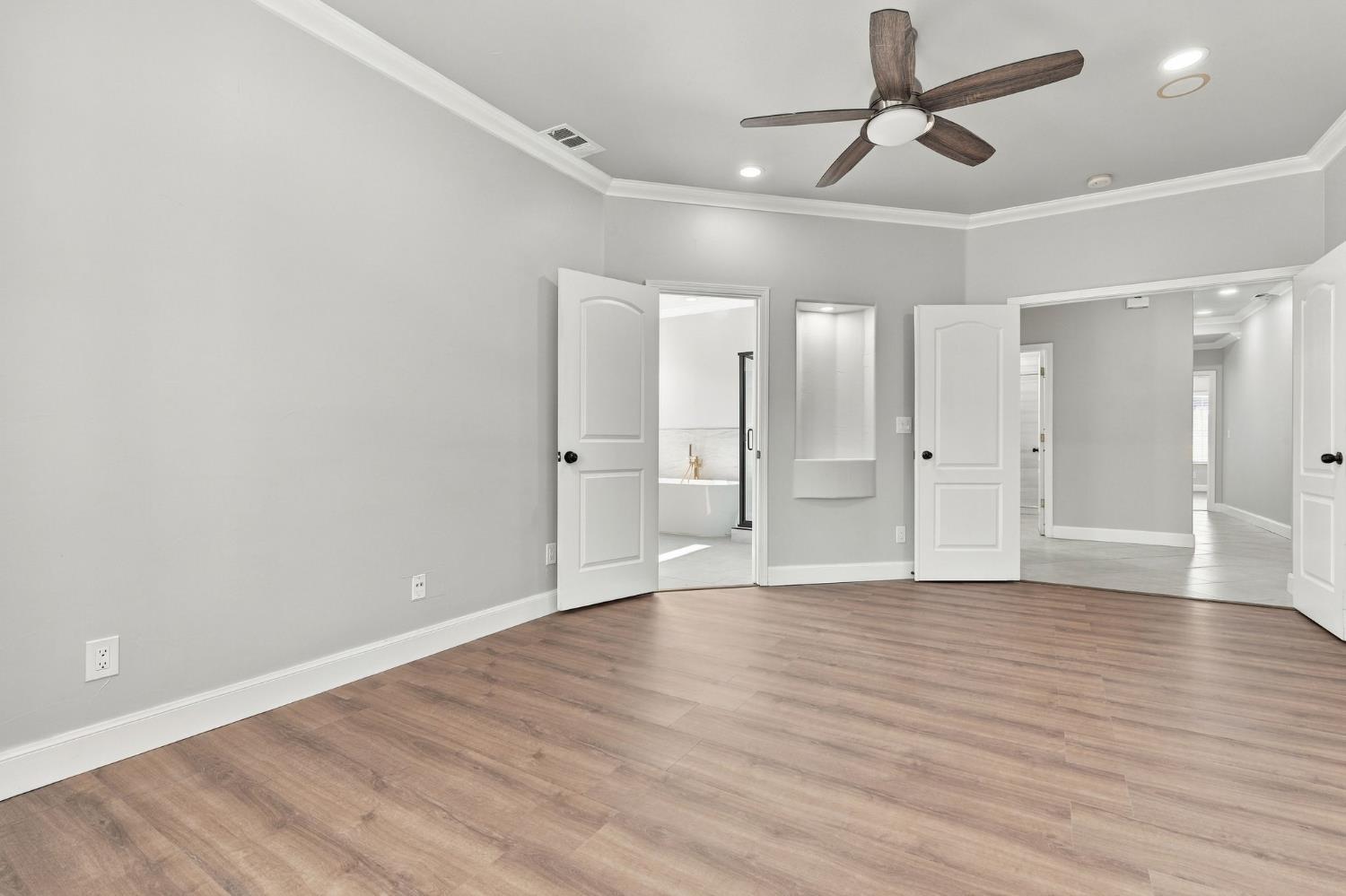 4910 N Crestmoor Ave, Clovis, CA 93619