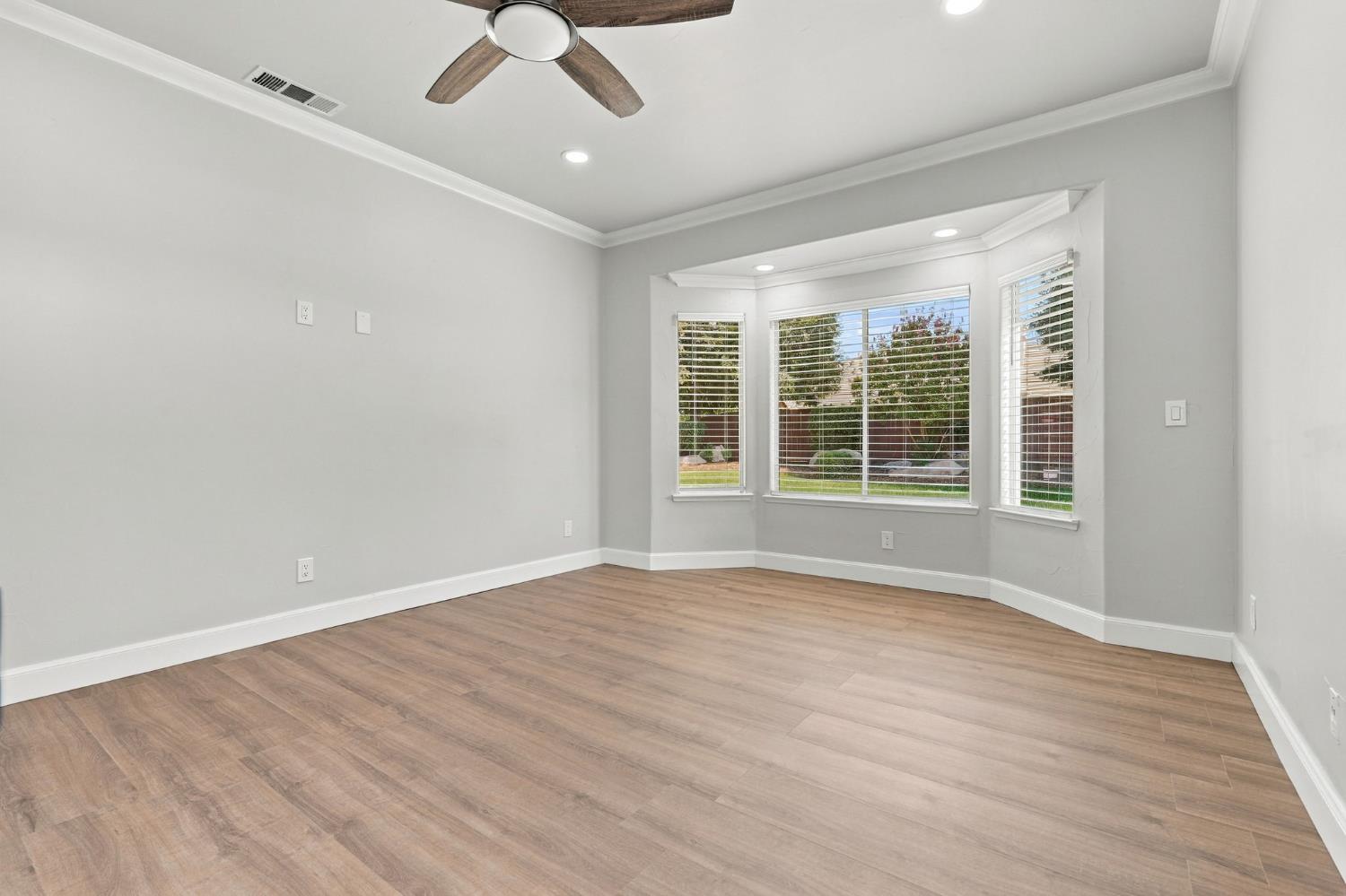 4910 N Crestmoor Ave, Clovis, CA 93619