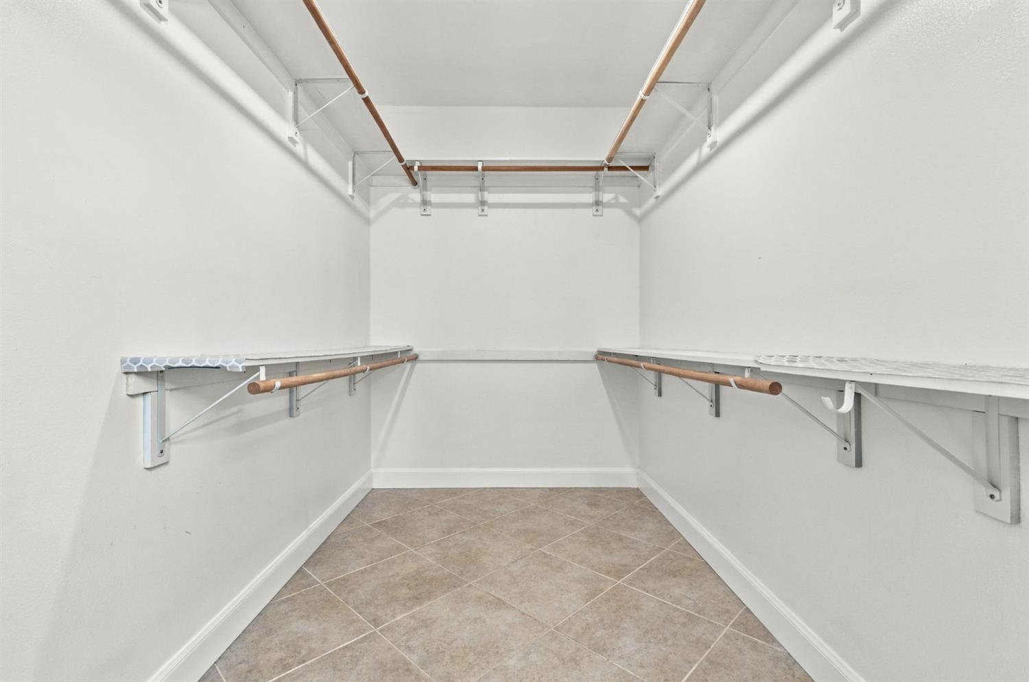 4910 N Crestmoor Ave, Clovis, CA 93619