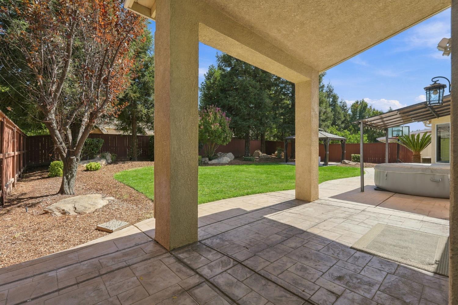 4910 N Crestmoor Ave, Clovis, CA 93619