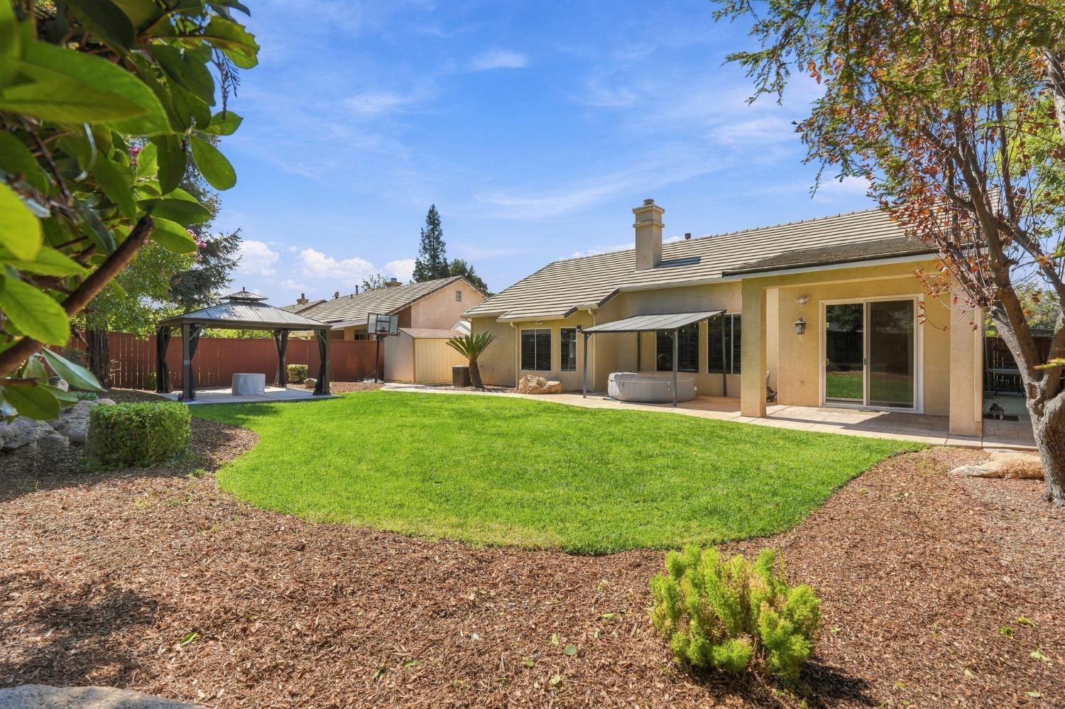 4910 N Crestmoor Ave, Clovis, CA 93619