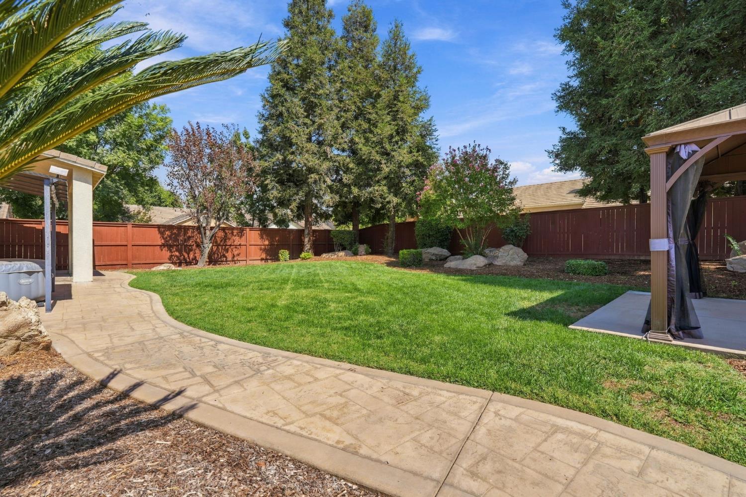 4910 N Crestmoor Ave, Clovis, CA 93619