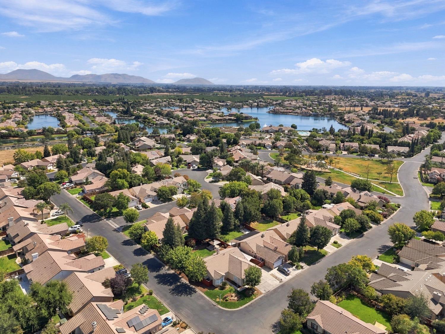 4910 N Crestmoor Ave, Clovis, CA 93619