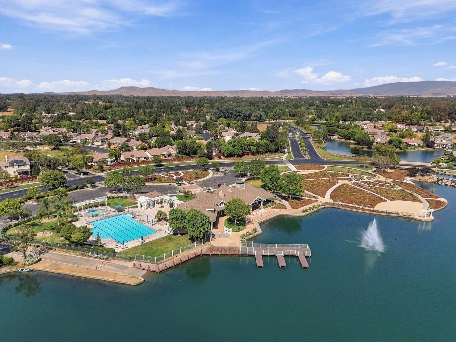 4910 N Crestmoor Ave, Clovis, CA 93619