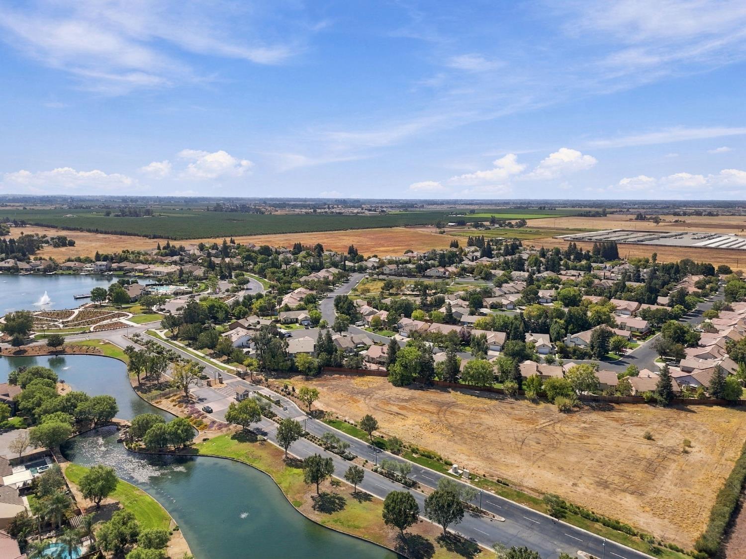 4910 N Crestmoor Ave, Clovis, CA 93619