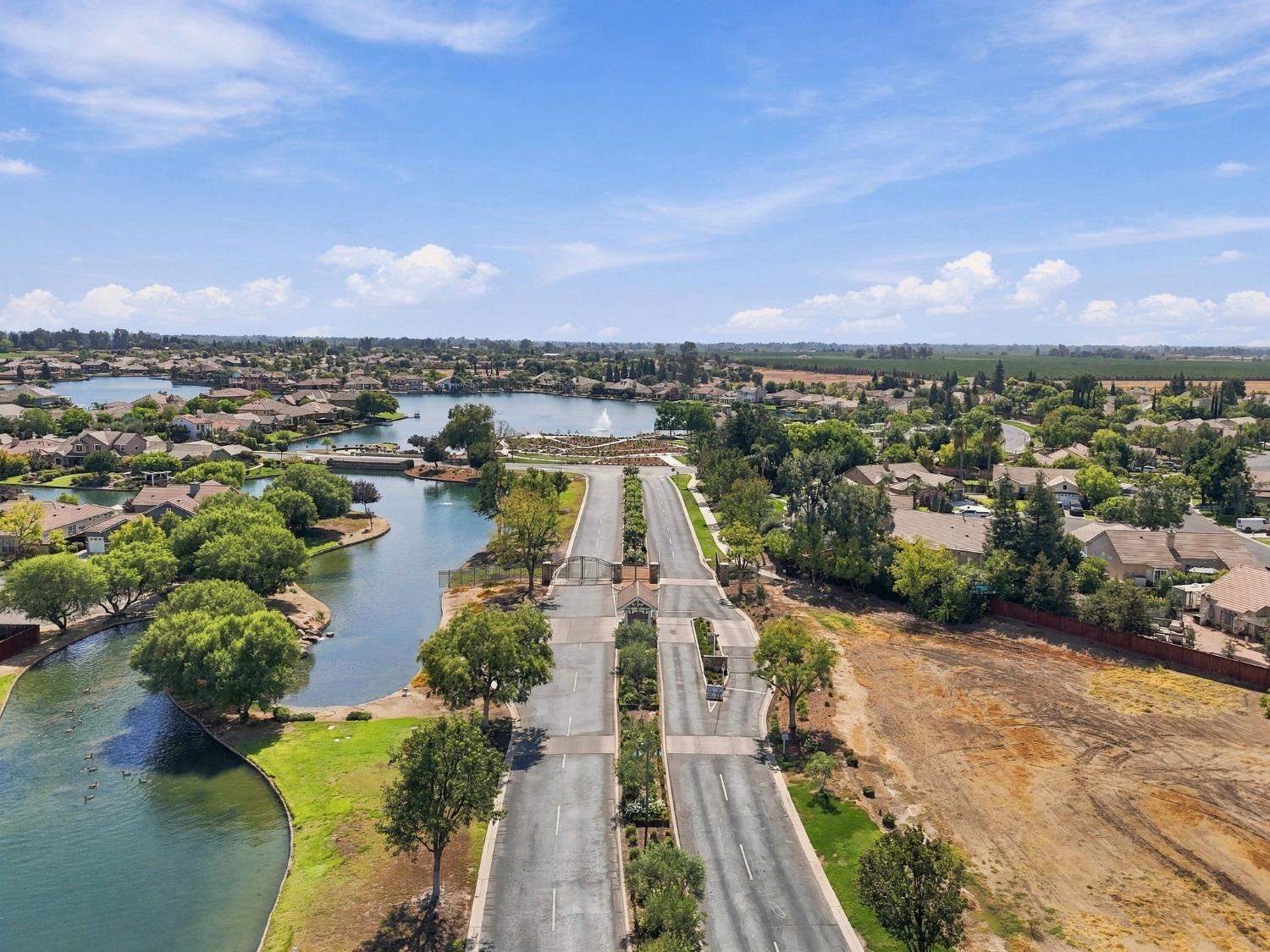 4910 N Crestmoor Ave, Clovis, CA 93619