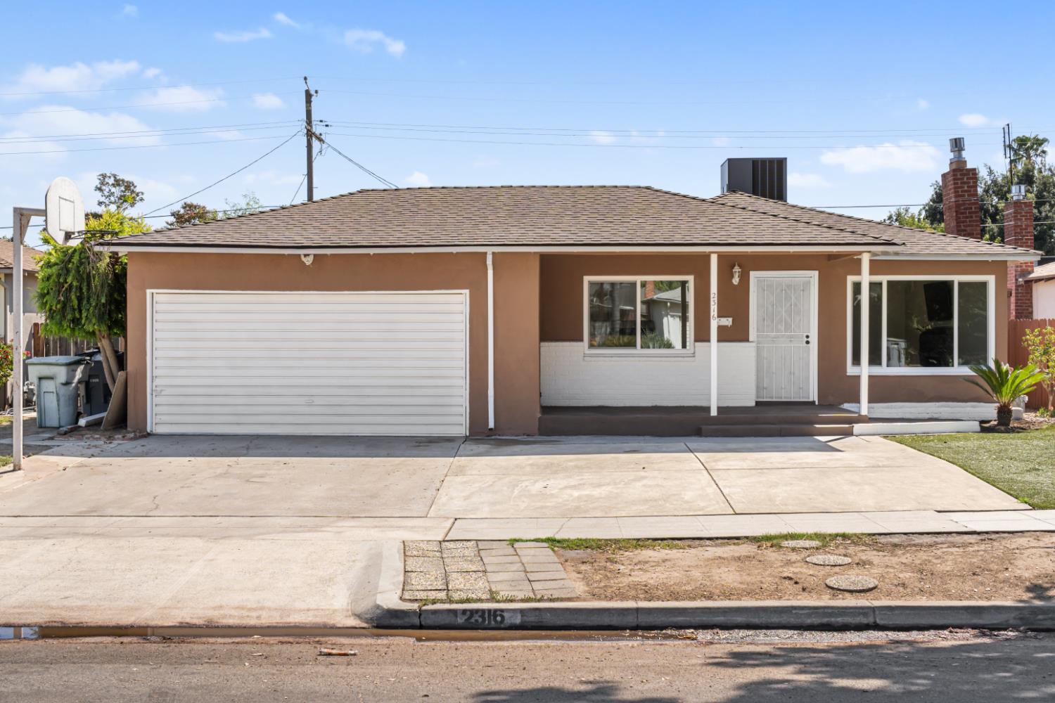 2316 E San Gabriel Ave, Fresno, CA 93726