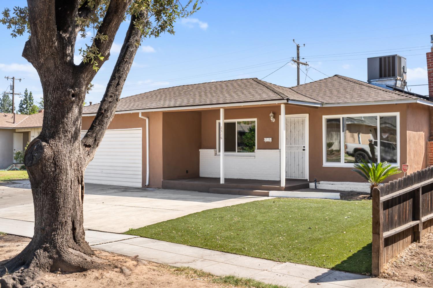 2316 E San Gabriel Ave, Fresno, CA 93726