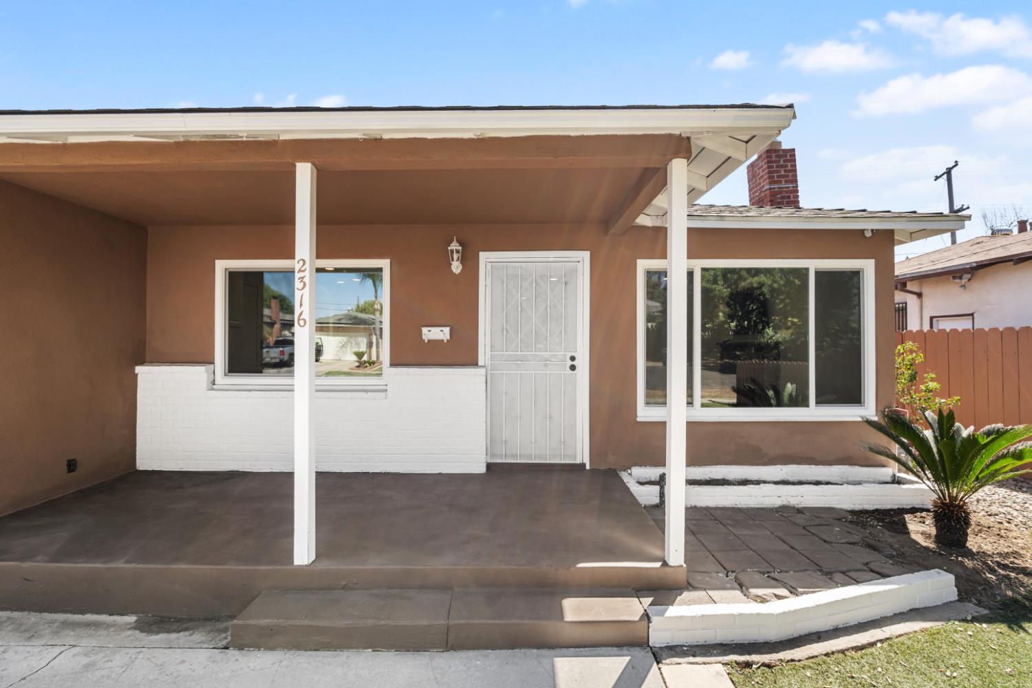 2316 E San Gabriel Ave, Fresno, CA 93726