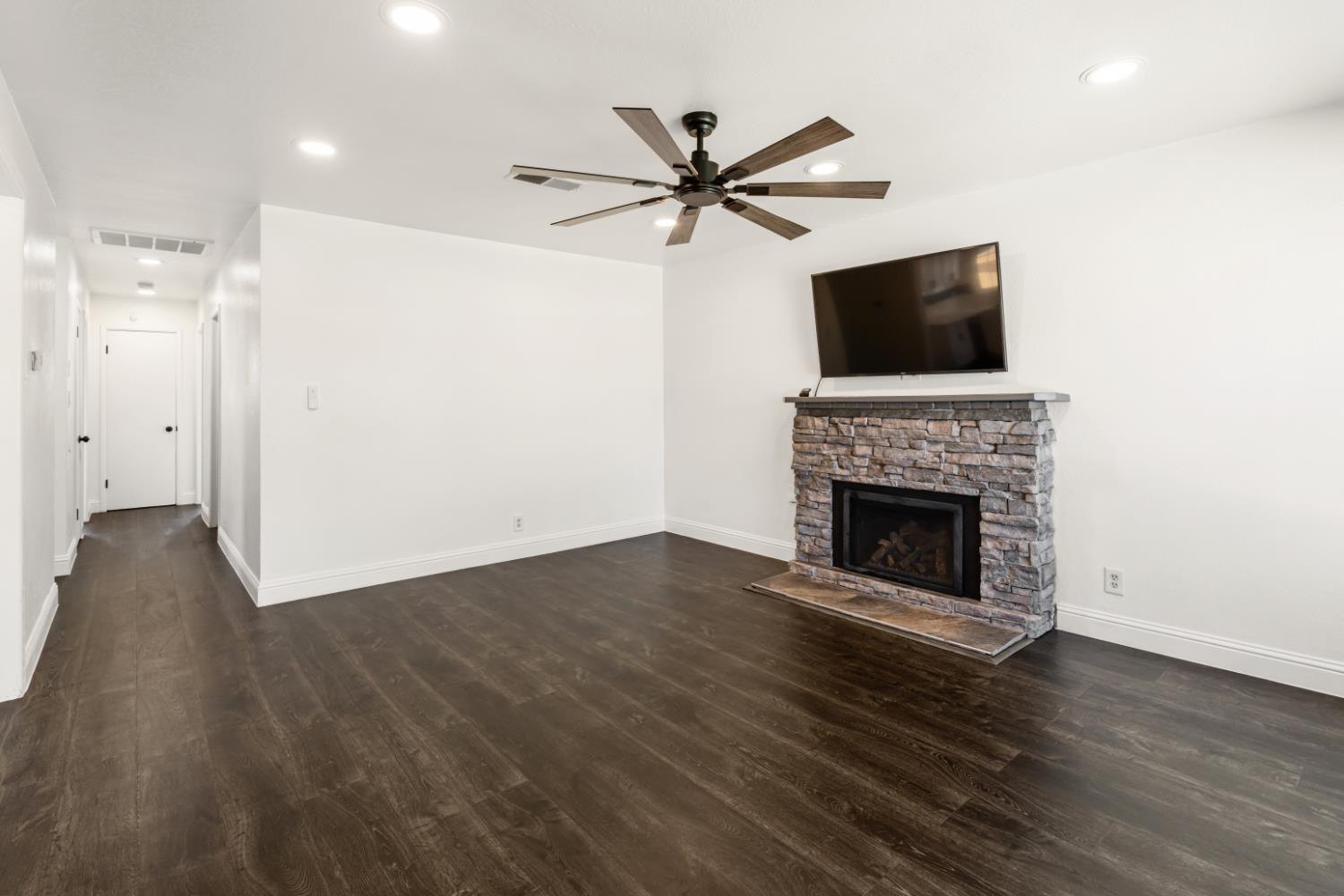 2316 E San Gabriel Ave, Fresno, CA 93726
