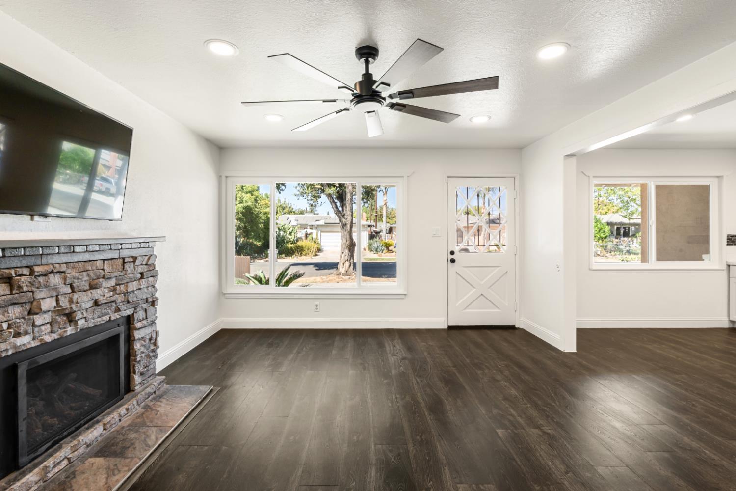 2316 E San Gabriel Ave, Fresno, CA 93726