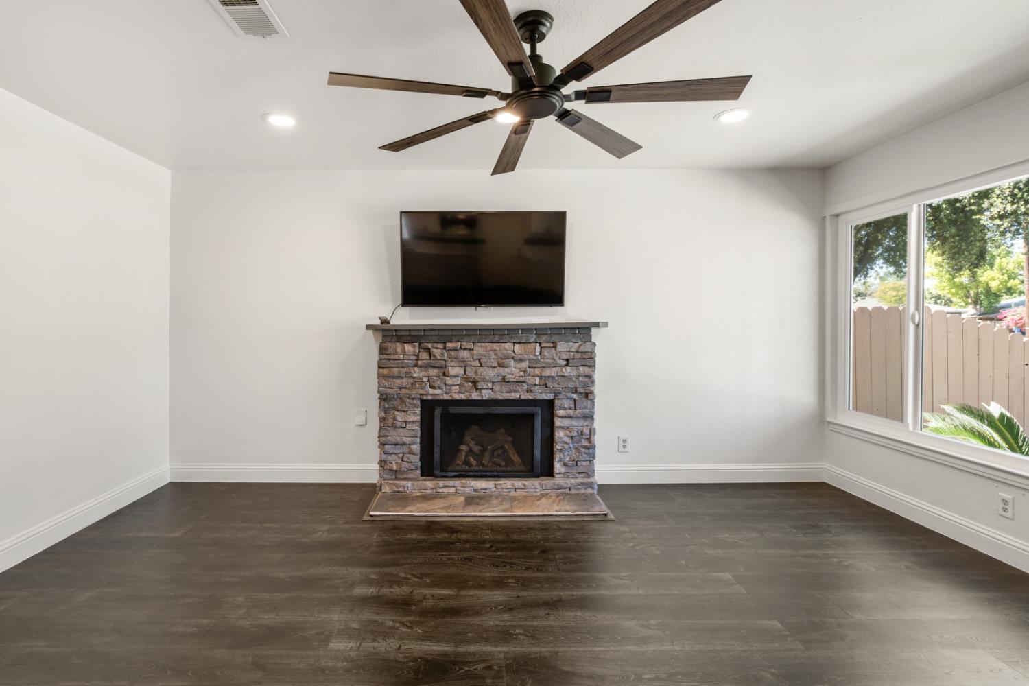 2316 E San Gabriel Ave, Fresno, CA 93726