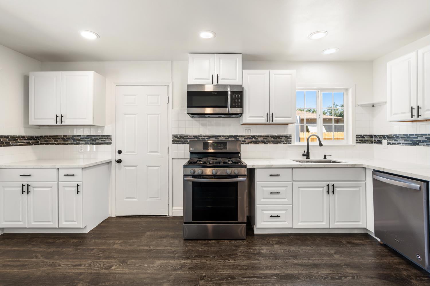 2316 E San Gabriel Ave, Fresno, CA 93726