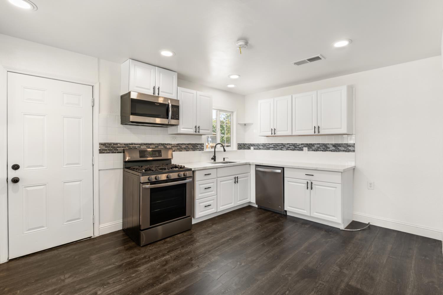 2316 E San Gabriel Ave, Fresno, CA 93726