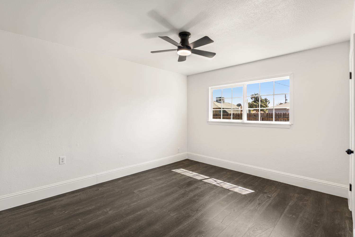 2316 E San Gabriel Ave, Fresno, CA 93726