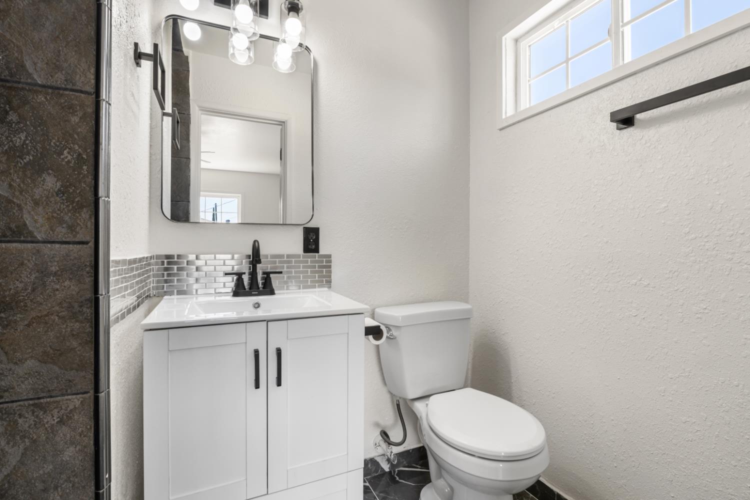 2316 E San Gabriel Ave, Fresno, CA 93726