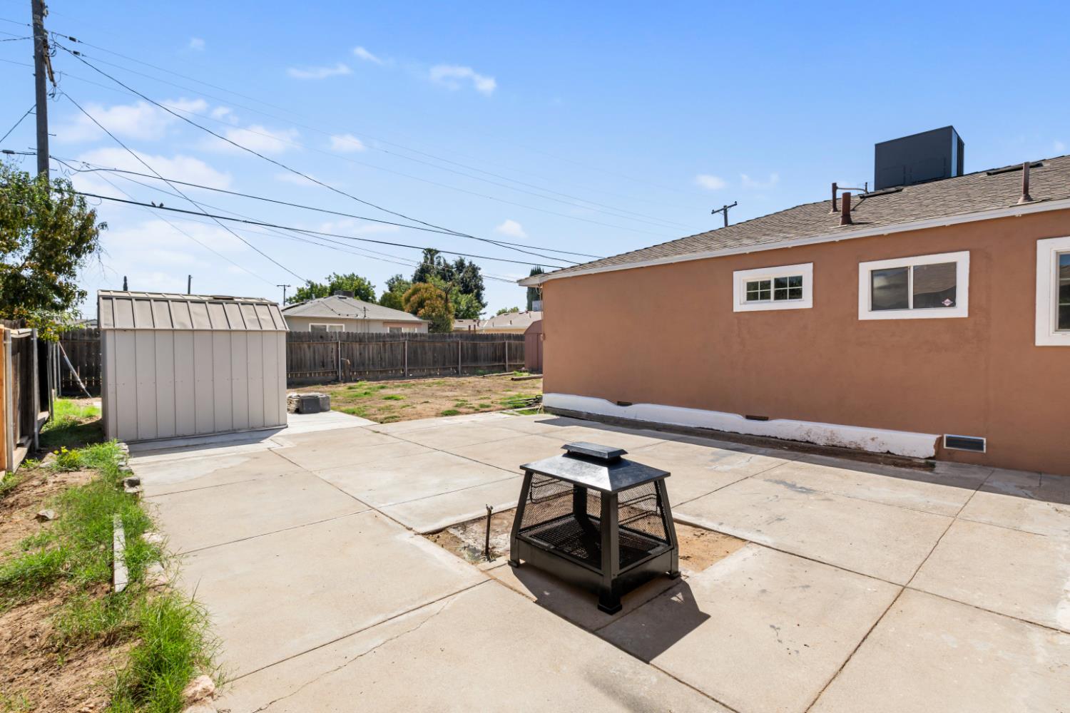 2316 E San Gabriel Ave, Fresno, CA 93726