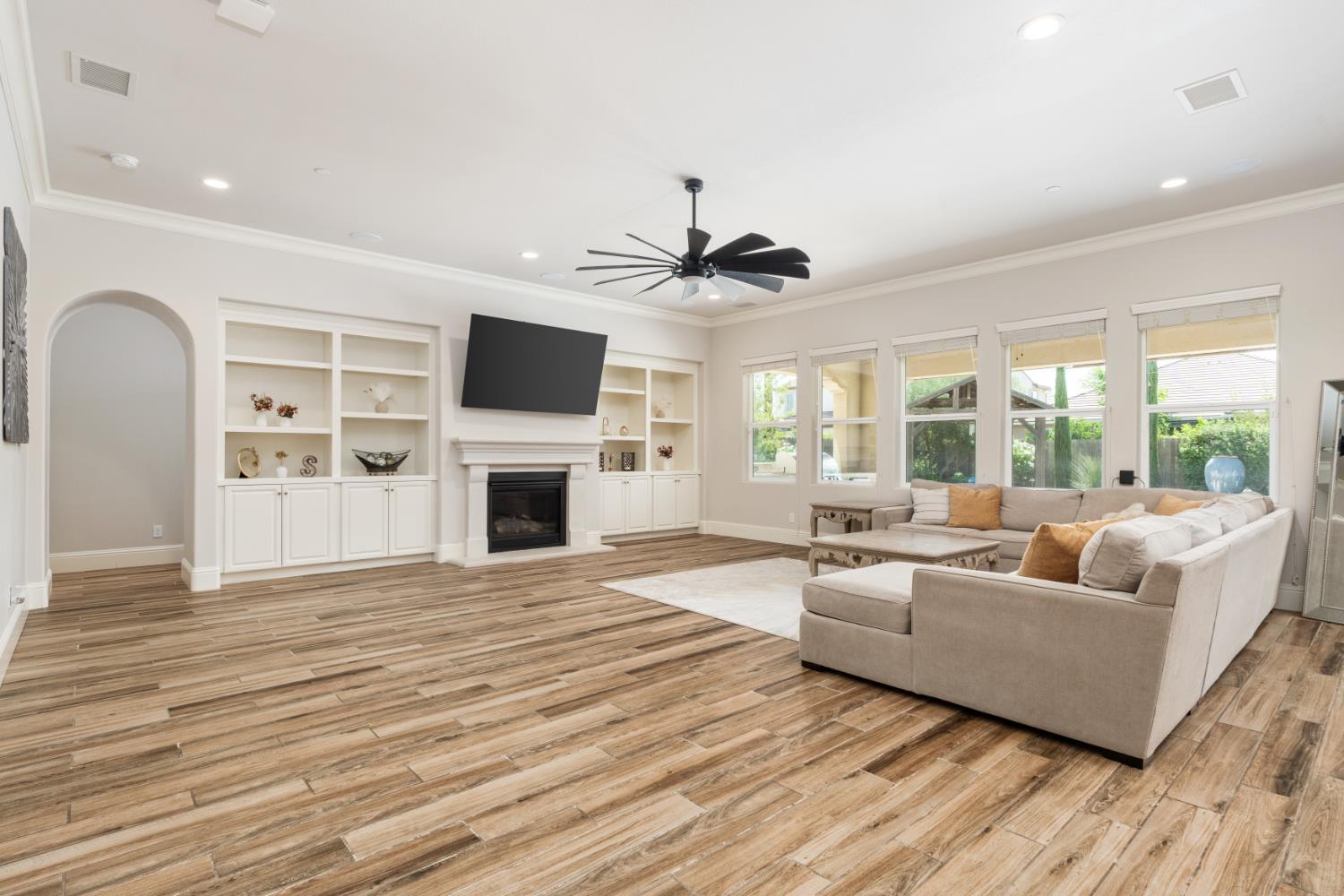 3234 Quincy Ave, Clovis, CA 93619