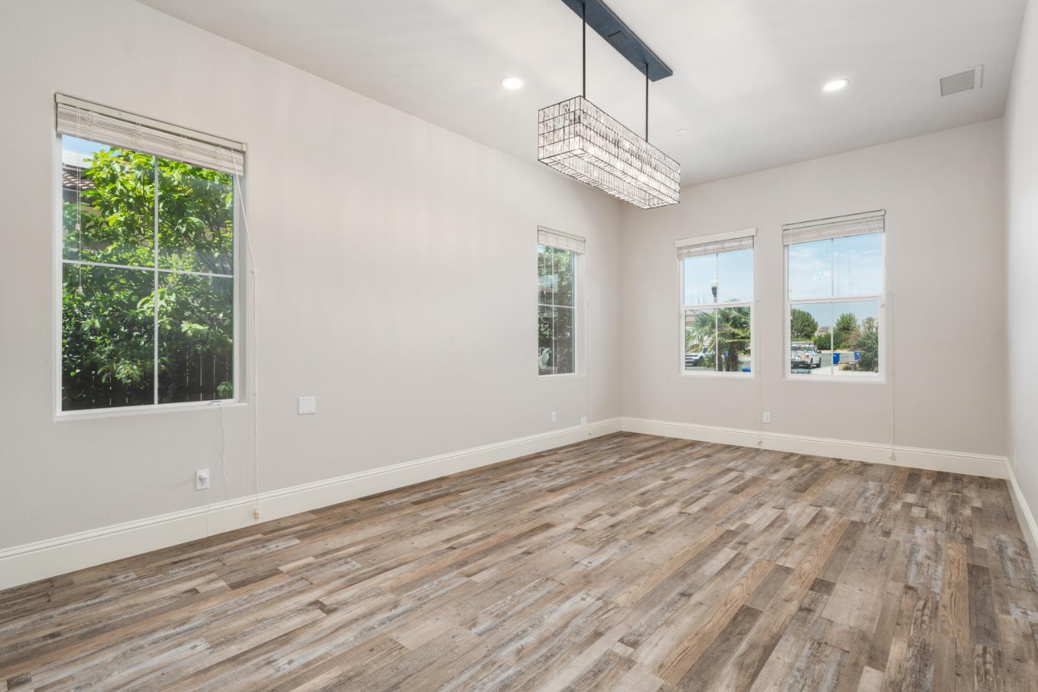 3234 Quincy Ave, Clovis, CA 93619