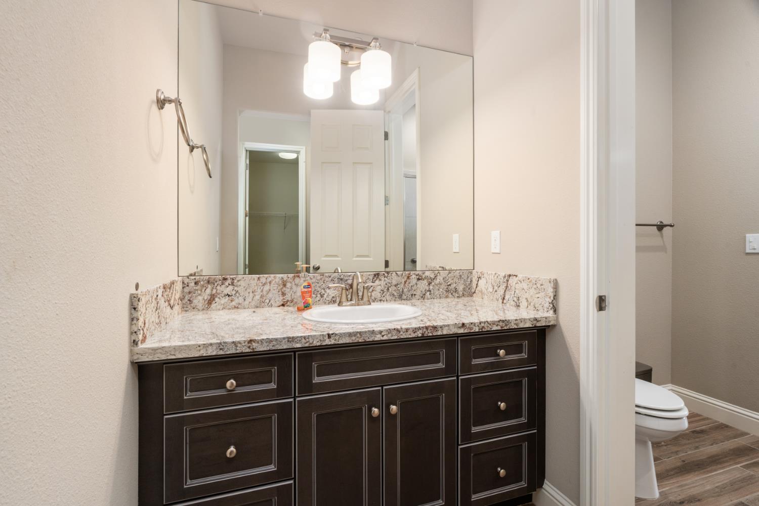 3234 Quincy Ave, Clovis, CA 93619